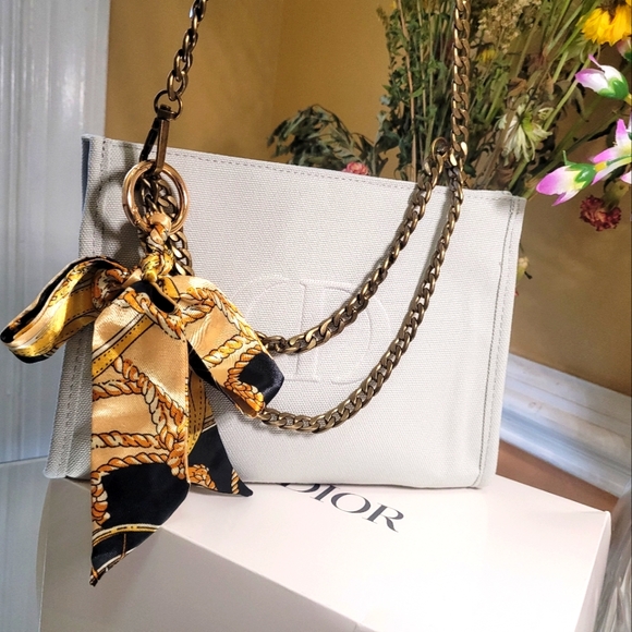 Dior - Picture 10 of 12